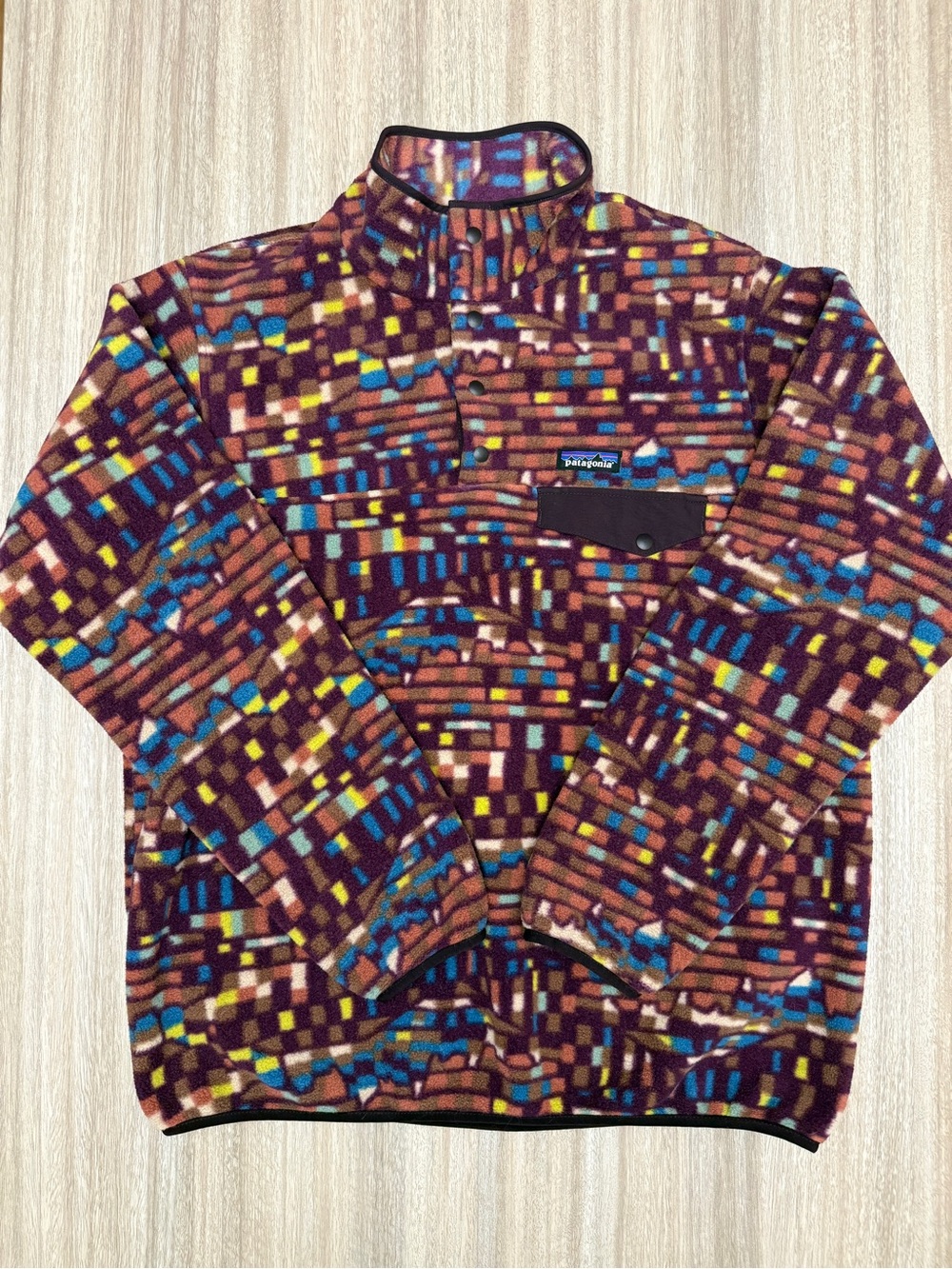 Patagonia Synchilla Snap-T in Fritz Roy Patchwork: Night Plum Size Large Womens